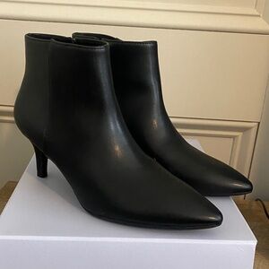 Aerosole new in box 6.5 Elegant Black Ankle Boots
